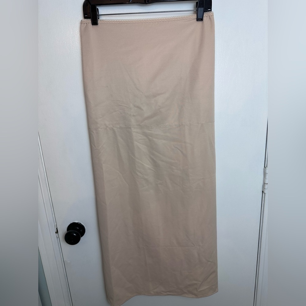 David’s Bridal Nude Shapewear Skirt with back Slit Size M Style 7218 #1598